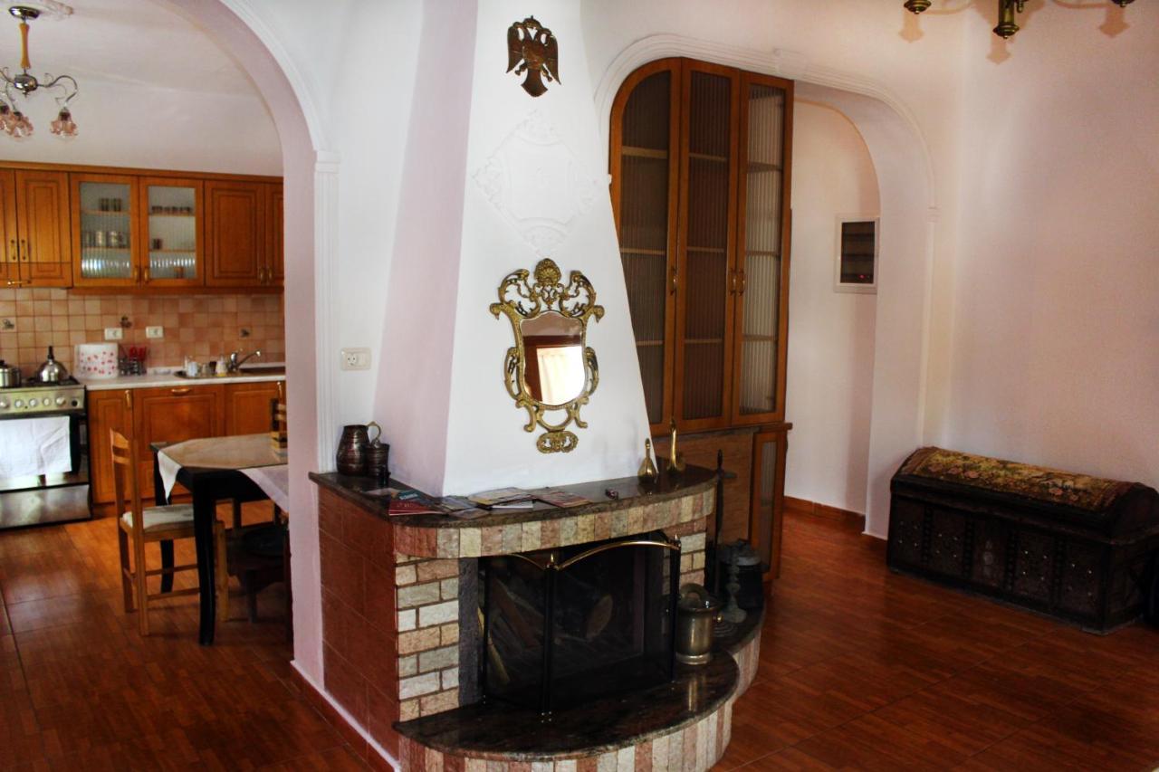 Babacari Apartment Gjirokaster Bagian luar foto